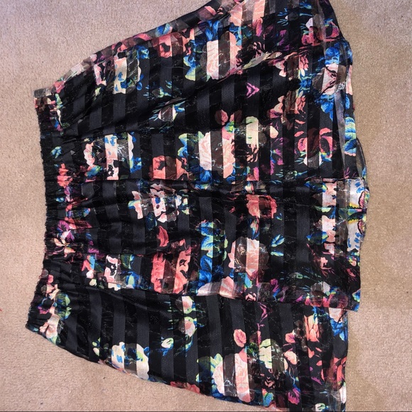 Pull on skirt with pockets! - Picture 4 of 4